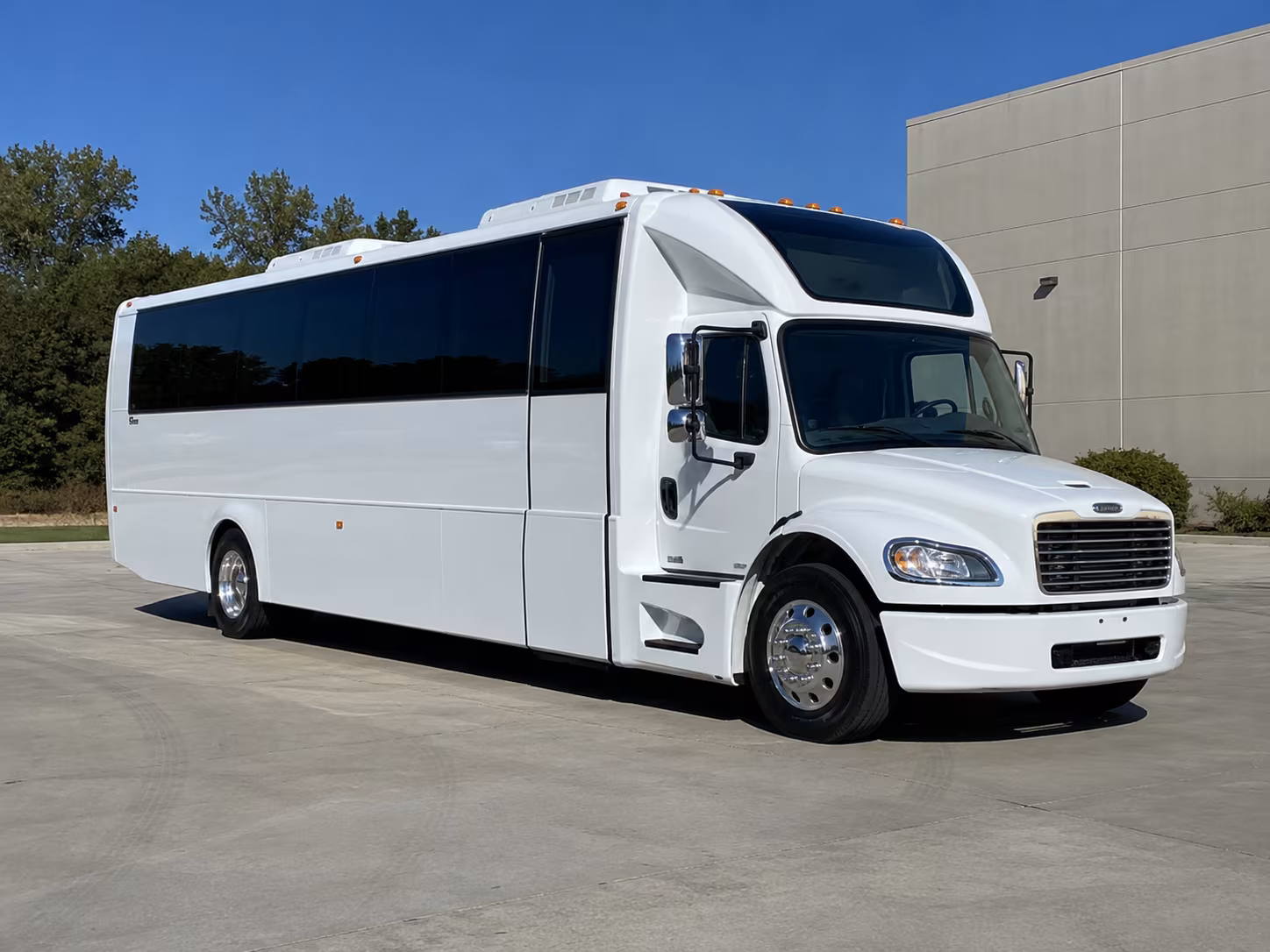 davie 28 passenger party bus