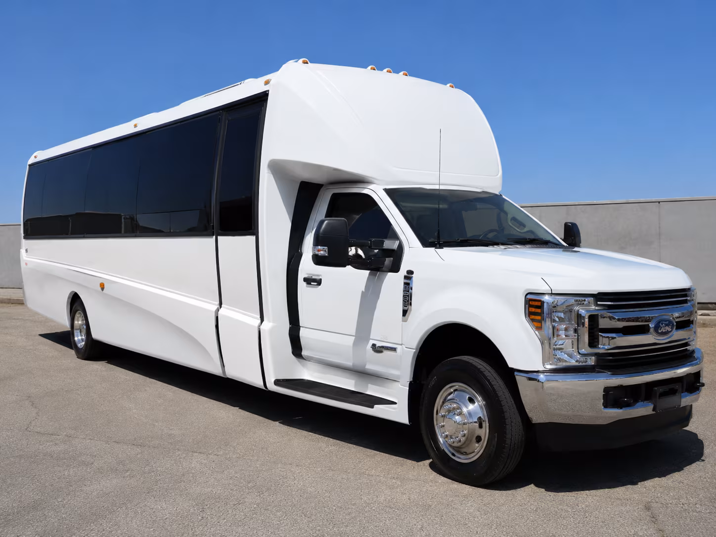 plantation get your group to every winery on time with a plantation charter bus