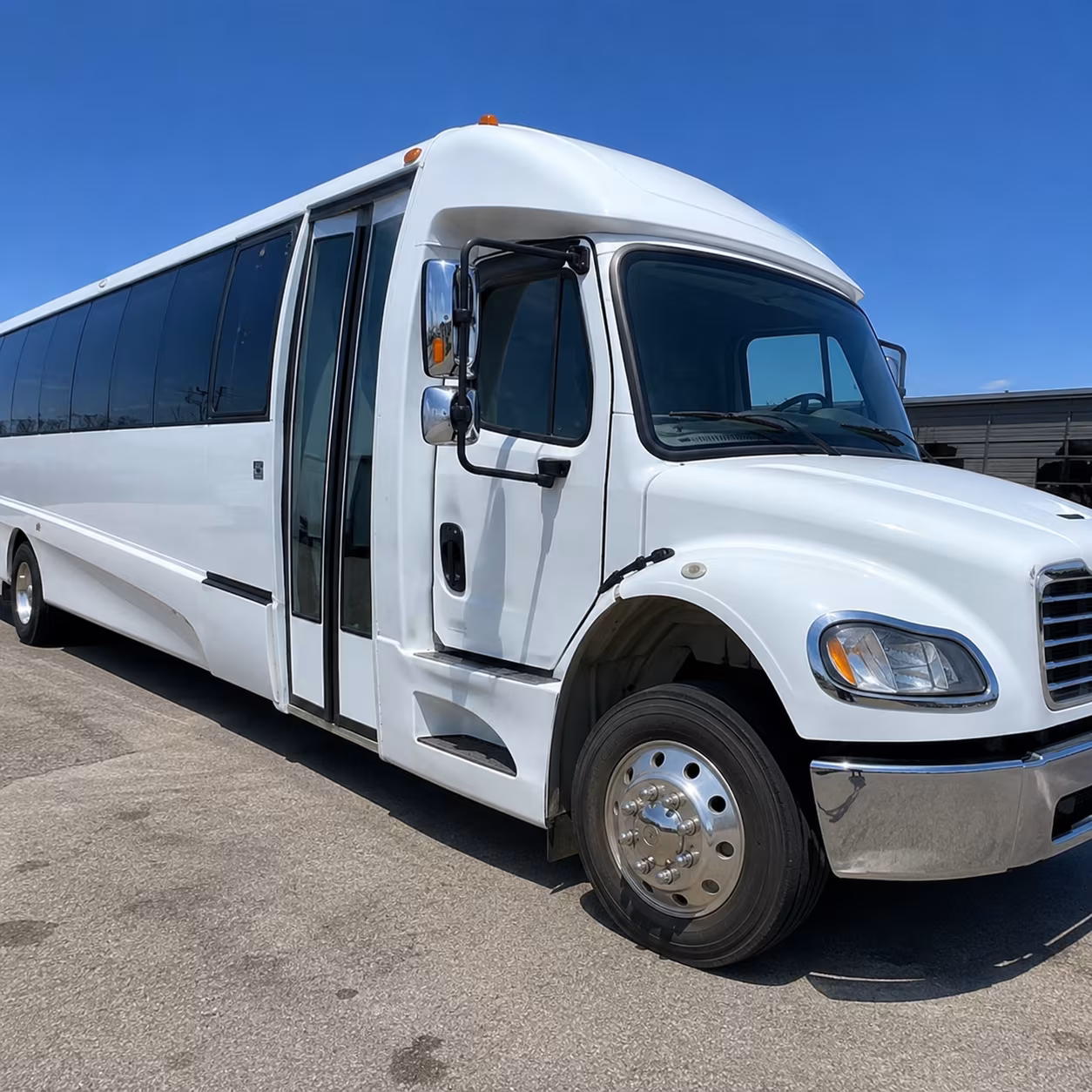plantation shuttle buses for plantation employees